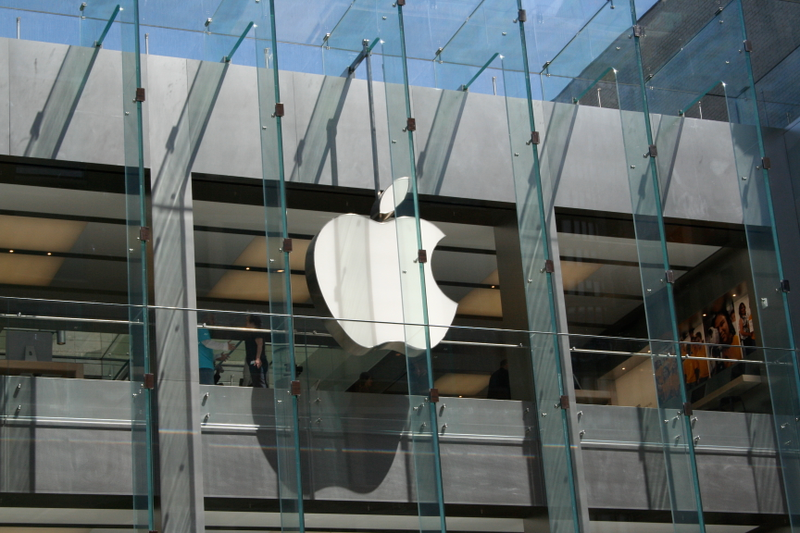 Illustration for article titled First Tour: Huge Boston Apple Store